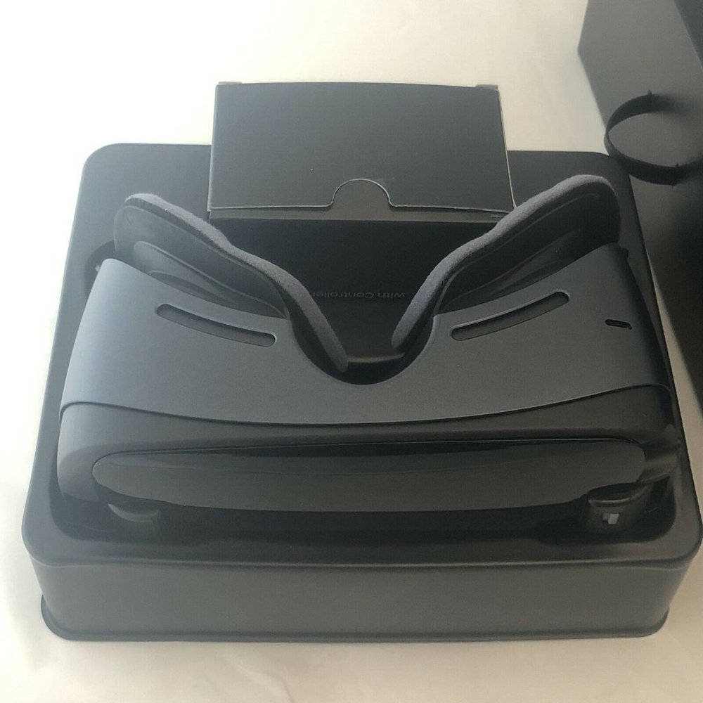 Samsung Gear VR Headset & Controller Galaxy S8 S7 SM-R324 Oculus w/ Box